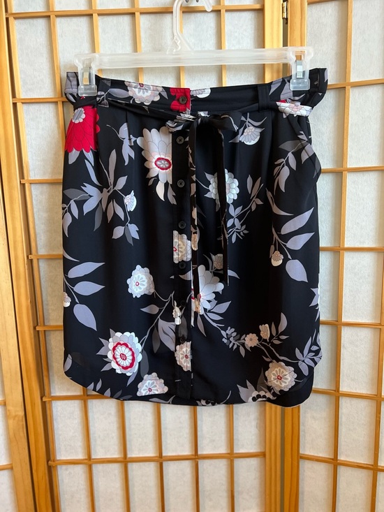 LOFT Dresses & Skirts - LOFT Black Floral Skirt Button Front Tie Waist Midi Lined Size Medium